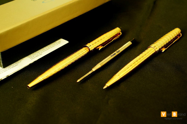 Bút ký mạ vàng