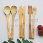 Bộ 6 chiếc dao dĩa gỗ thân thiện với môi trường được đựng trong túi tự phân hủy