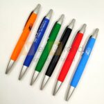 Bút bi quà tặng doanh nghiệp in logo đủ màu