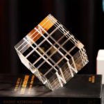 Chặn giấy pha lê hình khối Rubik