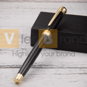 Bút bi kim loại in logo doanh nghiệp với thiết kế kiểu mới