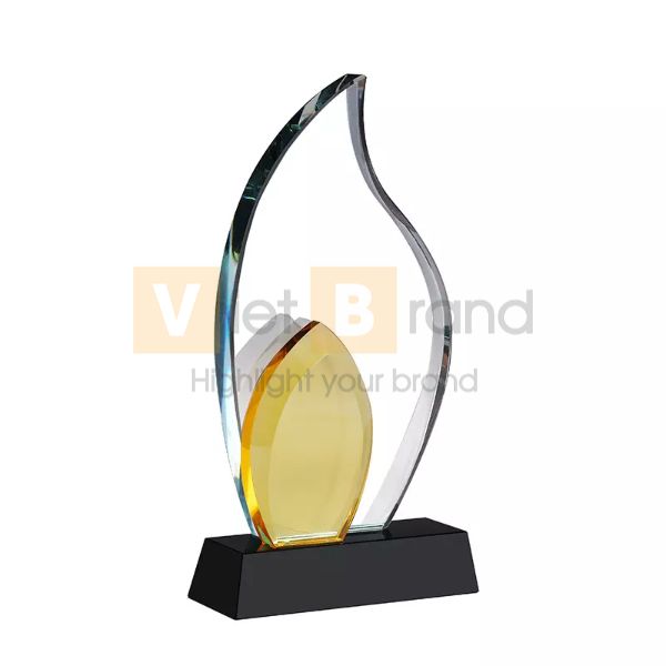 Cúp pha lê chạm khắc tinh tế
